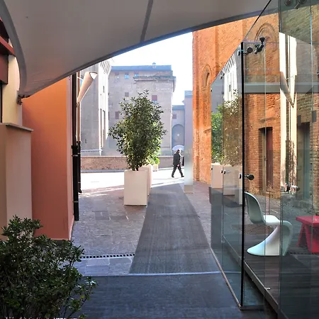 Hotel Ferrara Otel