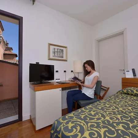 Hotel Ferrara Otel 4*