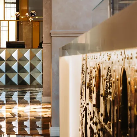 Hotel Ferrara Otel